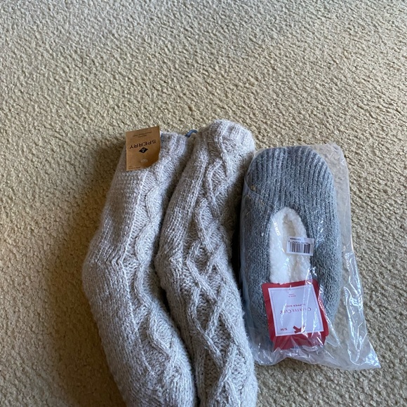 NWT bundle. Sperry thick socks and Macy’s slipper socks. - Picture 1 of 1